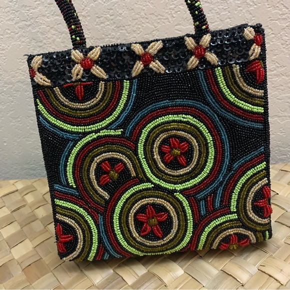 Arrow Designs Hand made beaded handbag 🌺 - Picture 4 of 12